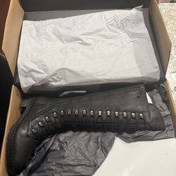 Woman’s Leather Boots 