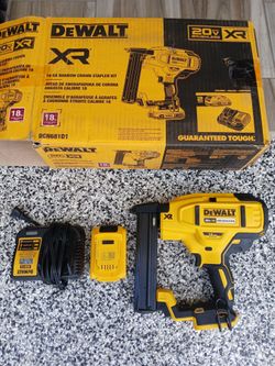 NARROW CROWN STAPLER DEWALT