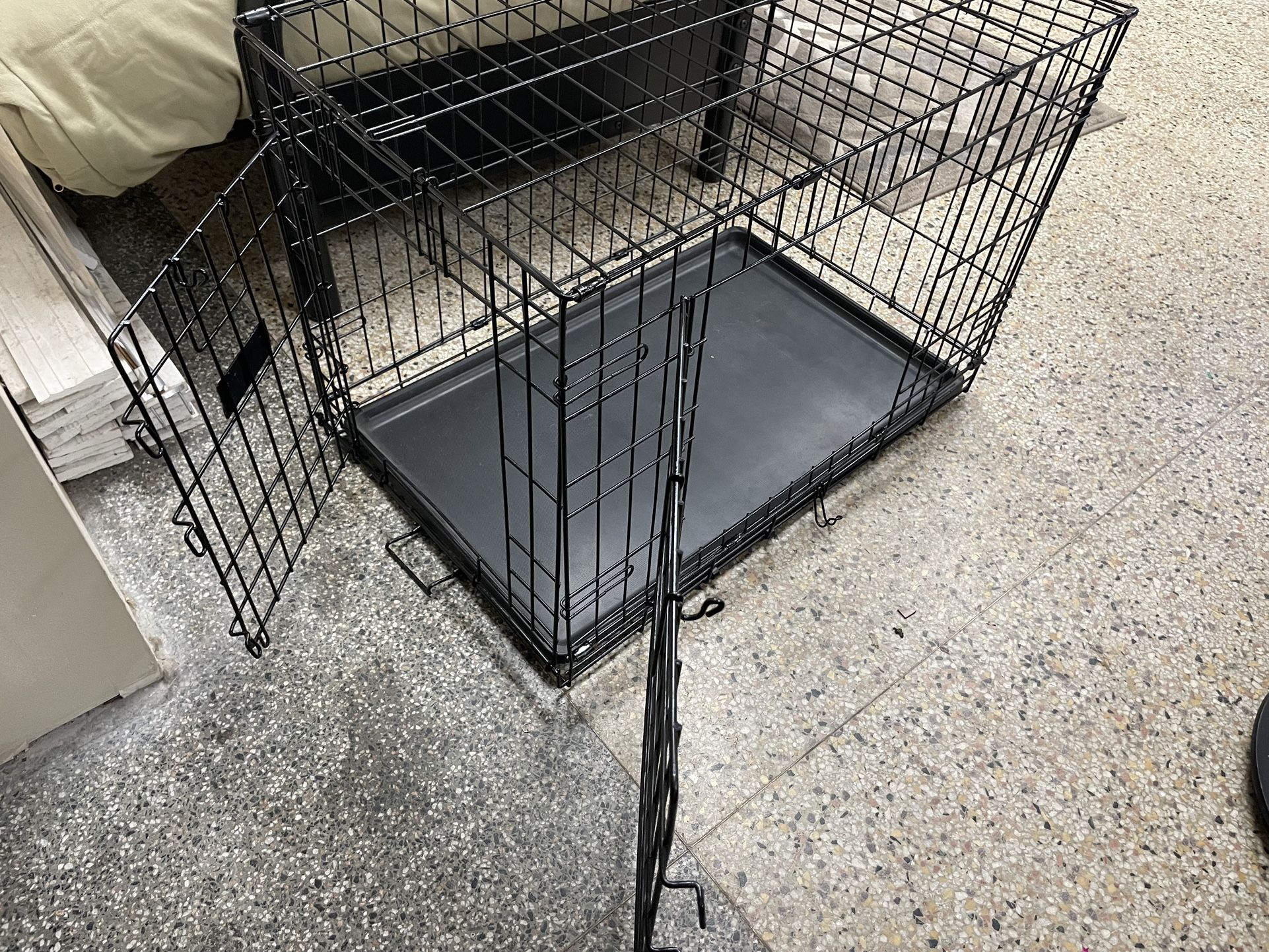 Medium Double Door Folding Cage Kennel 30.5” L x 21.25”H jaula para perros plegable mediana