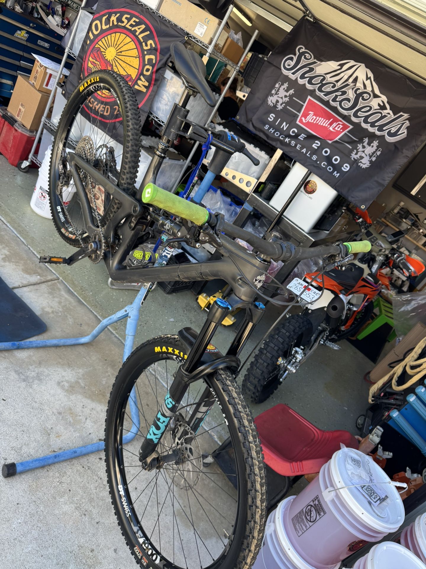 2022 Large Yeti SB130 Lunch Ride 750 Miles XT Build
