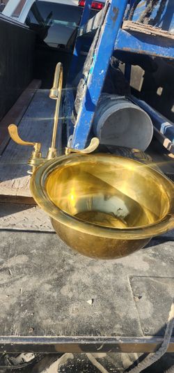 Bar round Gold  sink with faucets 