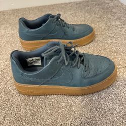 Nike Wmns Air Force 1 Sage Low LX 'Deep Jungle Size 9.5
