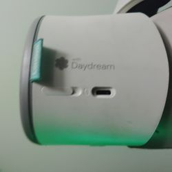 Lenovo Standalone VR Headset With Daydream 