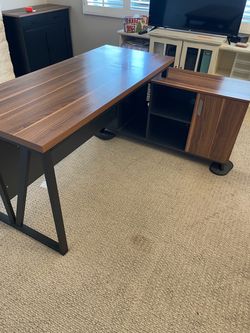 L-shape desk in good condition