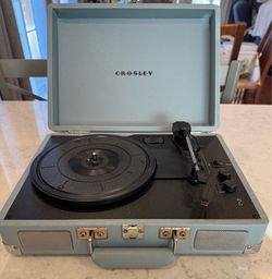 CROSLEY THREE SPEED TURNTABLE