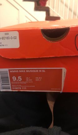 Women Nike musique 3 size 9.5