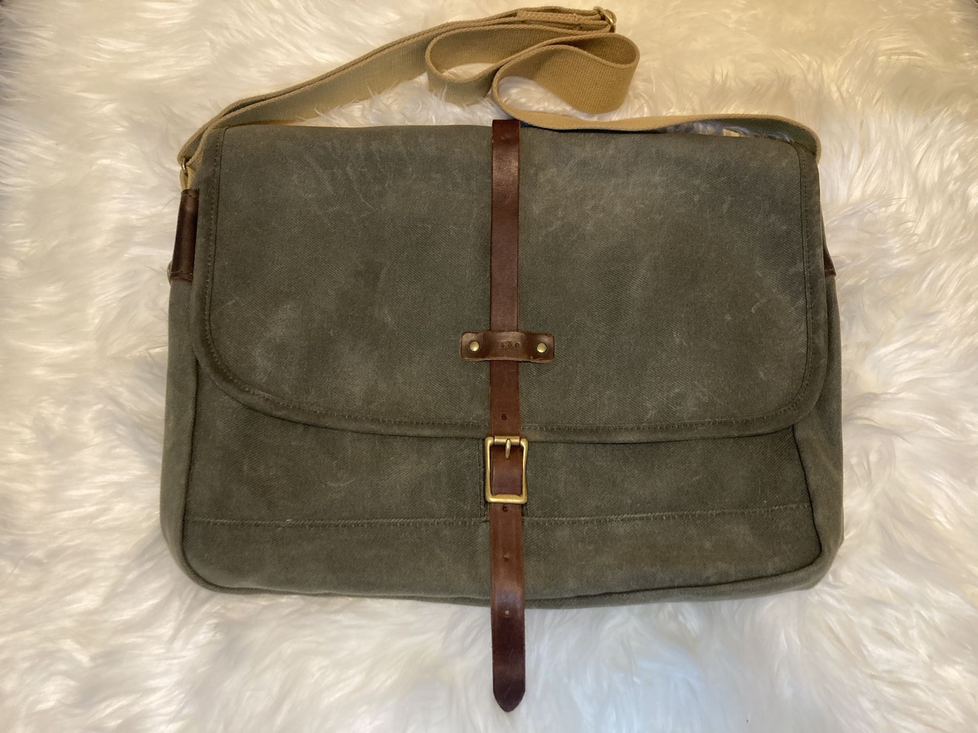 Archival Clothing Field Bag Olive Green (Discontinued, Comparable Quality to Filson)