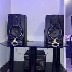 Set of speakers and system 