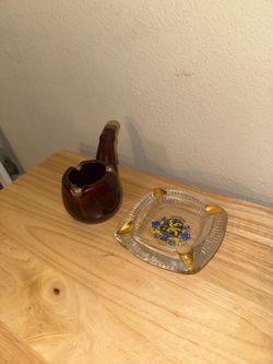 2 ashtrays