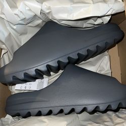 Yeezy Slide Slate Grey Size 12
