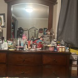 Cama. Tocador Lanadora Secadora  Y Muchas Cosas MAs 