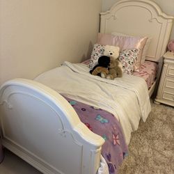 Twin bedroom set