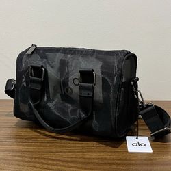 alo yoga Mini Duffel bag/shoulder bag black