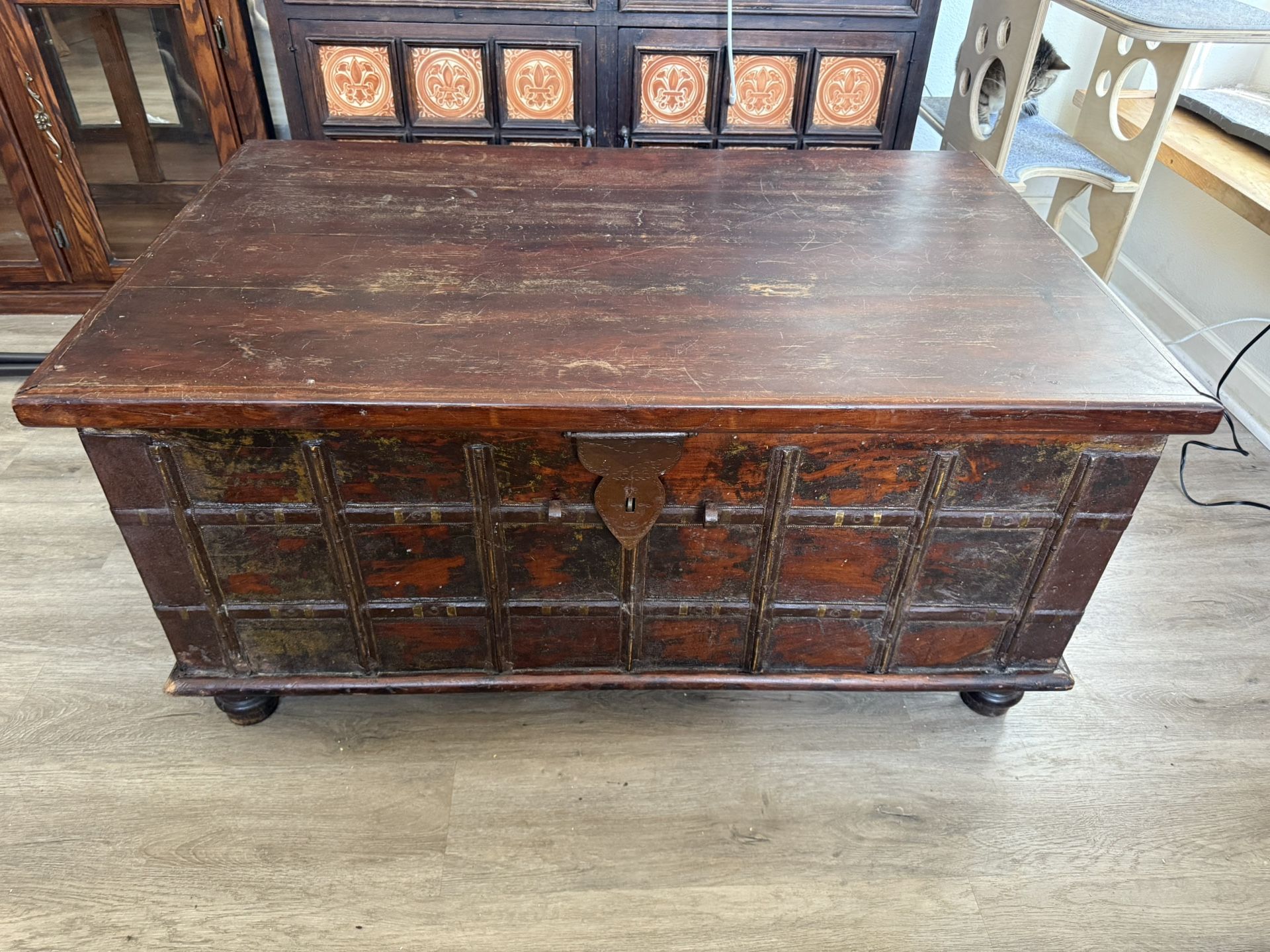 Antique Steamer Trunk Coffee Table