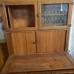 BEAUTIFUL ANTIQUE GREENCASTLE HOOSIER CABINET.