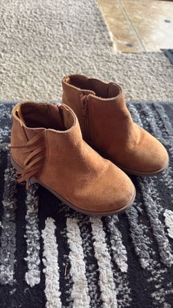 Old navy shoes size 7 toddler