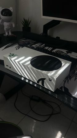 Xbox Series S - Like New - Original Box & Accessories Included