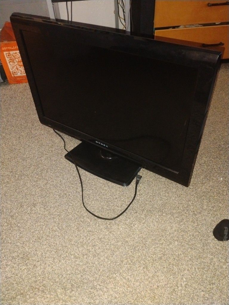 Black Dynex TV 31" x 19.5" W/ REMOTE