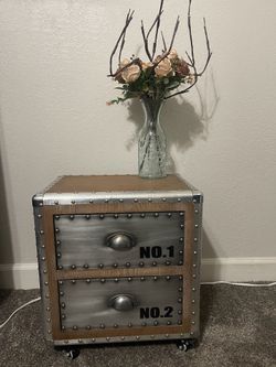 End table/ Nightstand