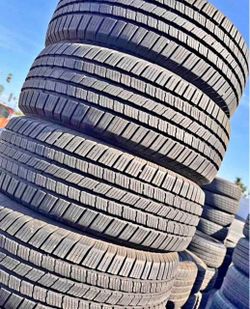 255/65/17 Michelin Set de Tires. Con 70% de vid alas 4