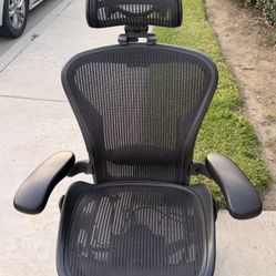 Herman Miller Aeron Chair With Headrest