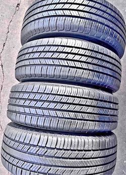 195/65/15 Michelin Selling a set of 4 tires in excellent condition 🫡