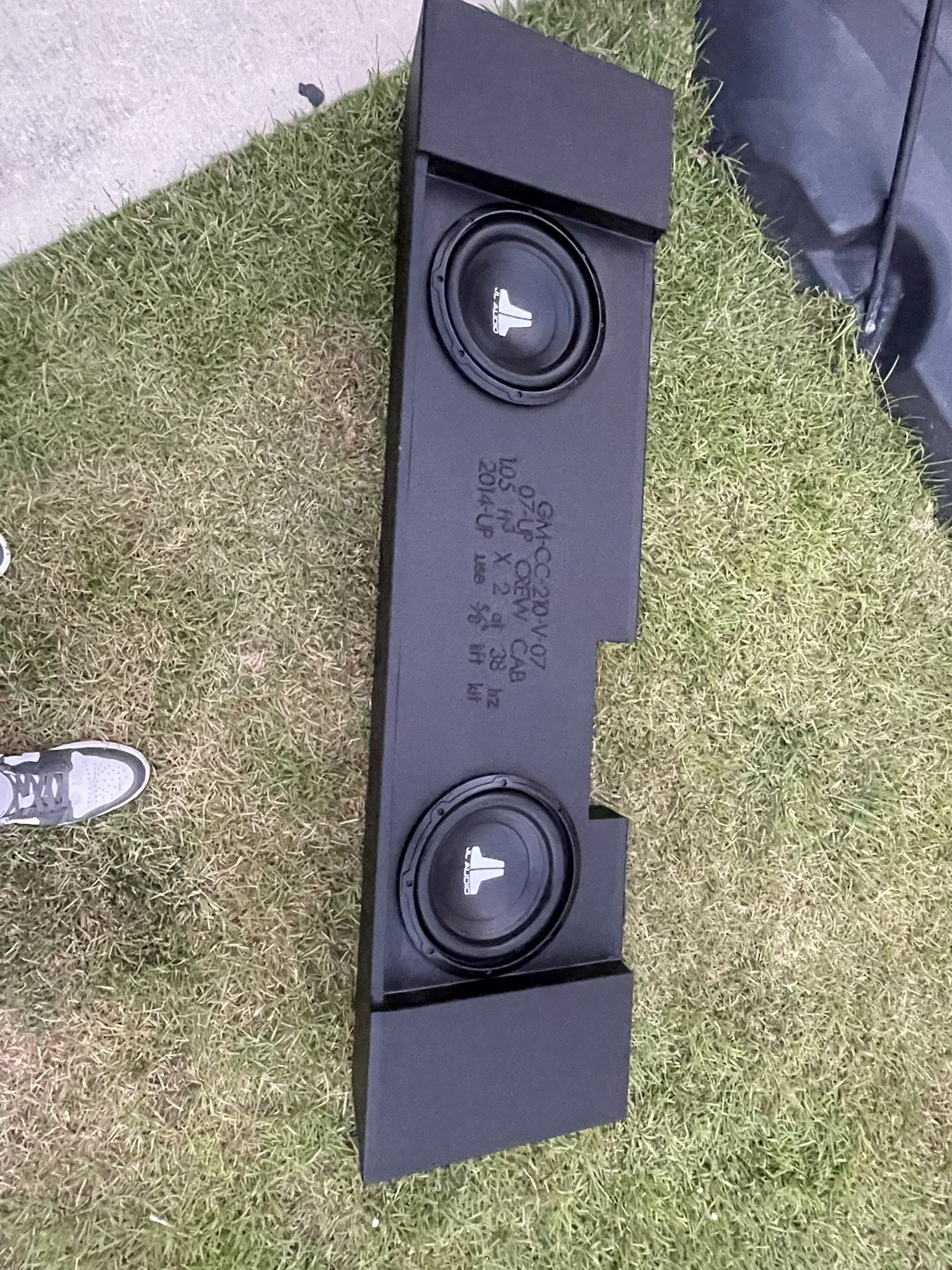 JL 10’s In Fox Box Chevy/GMC Sound System 