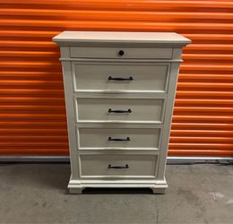 Gorgeous White 5 Drawer Dresser