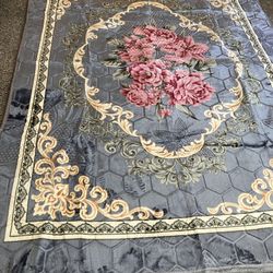 Thick Soft Rug, New, 64"x90"