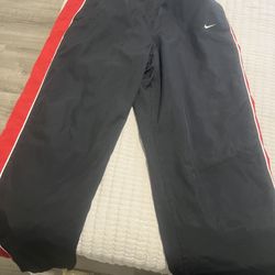Nikes Men’s Paints