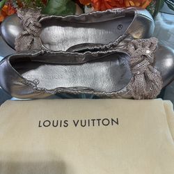 Louis Vuitton Metallic Leather Amulet Flat size 37.5