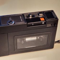 Vintage Panasonic cassette player Untested.
I don't know much about it 
Battery doesn't work l