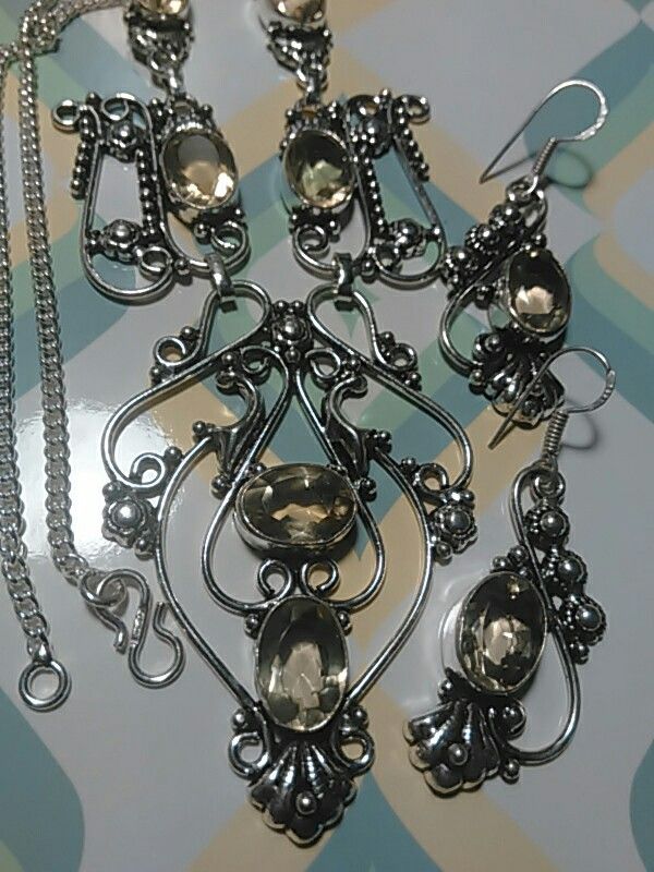 Brilliant Ladies Peridot Gem's Jewelry Set.