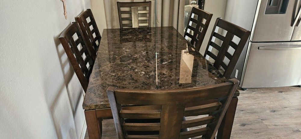 Dng. Rm. Table W/6 Chairs 