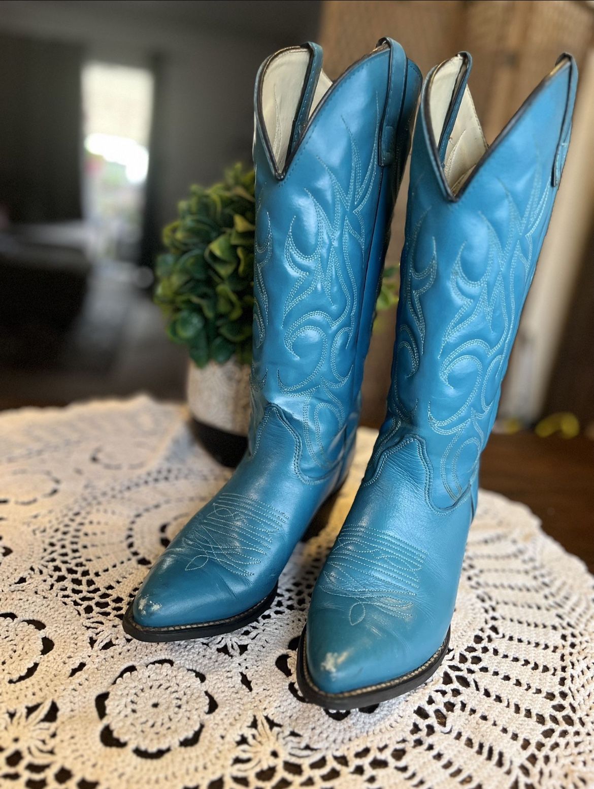Leather Cowboy boots size 7 by SHEPLERS  made in USA