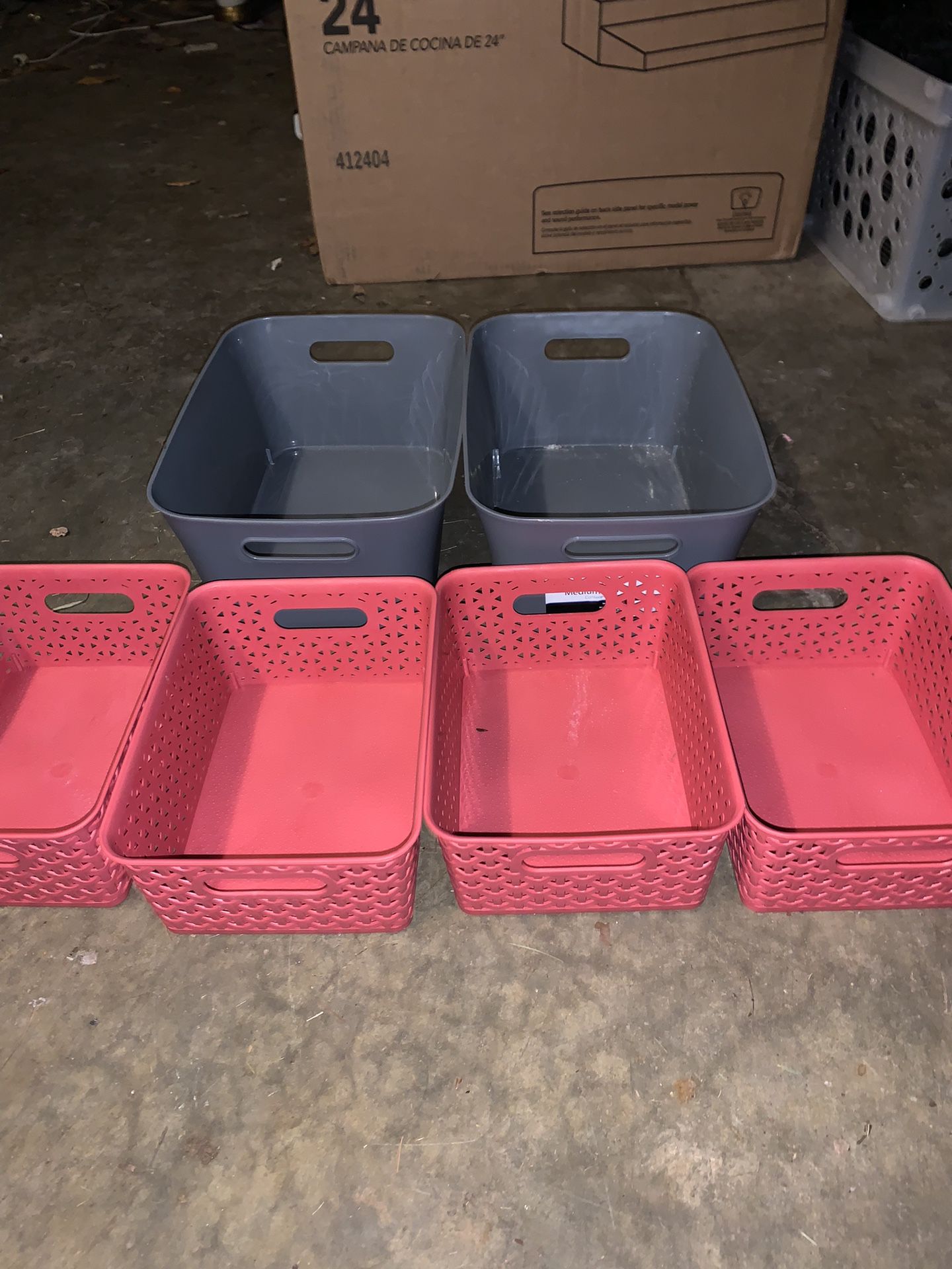 6 Like-New Plastic Containers 