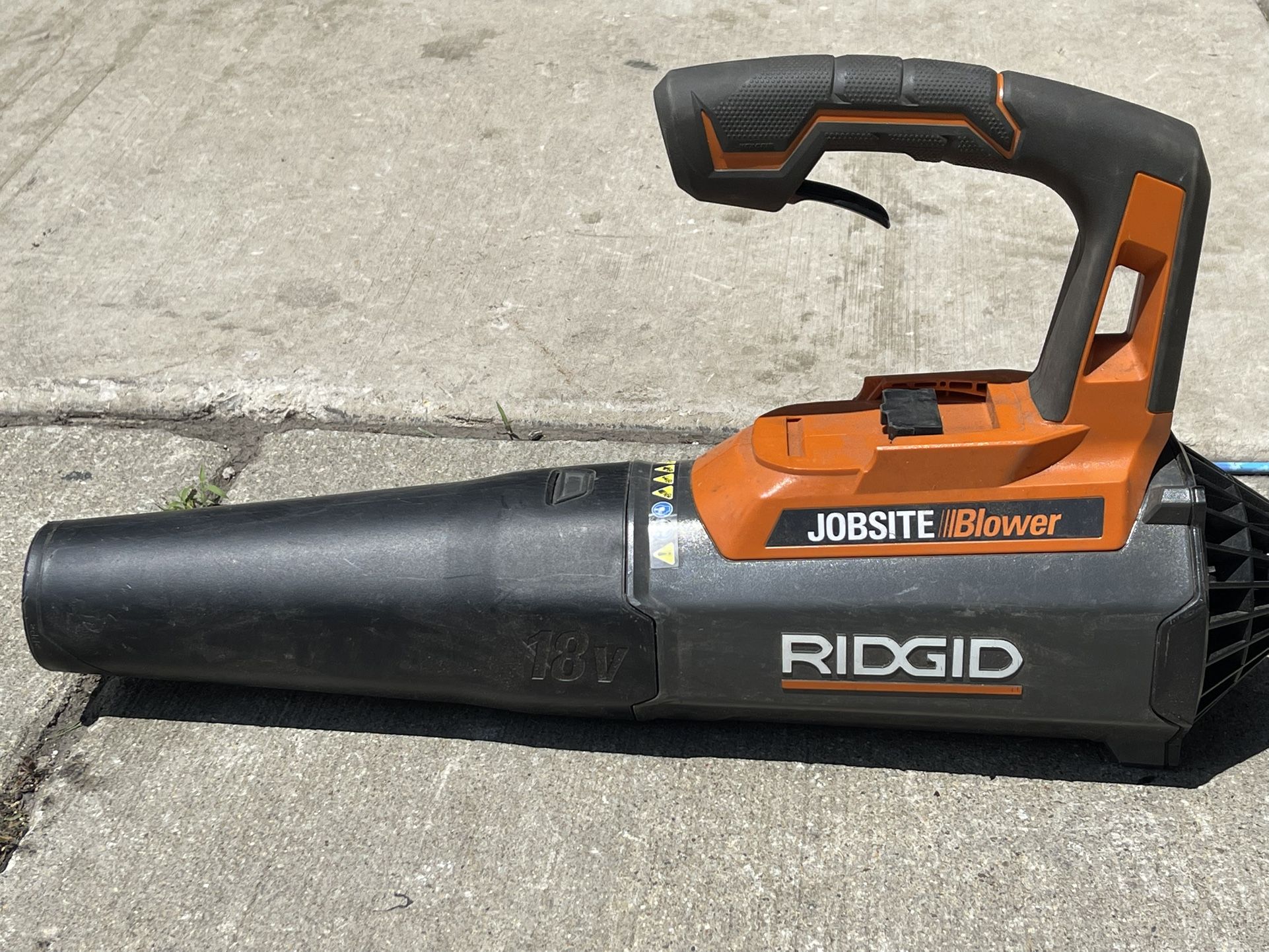 RIGID R860430 18-V Jobsite Blower (TOOL ONLY)