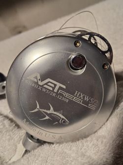AVET HXW 5/2 2 SPEED REEL IN EXCELLENT CONDITION.