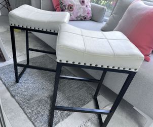 **MODERN WHITE FAUX LEATHER COUNTER STOOLS• BLACK METAL BASE