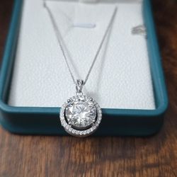 5ct 925 Sterling Silver Charm And Chain