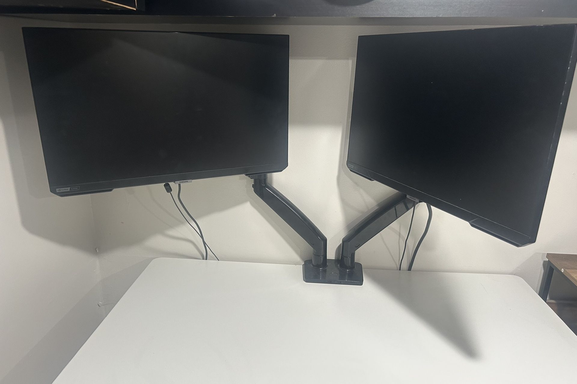 Samsung Odyssey G4 27inch 240hz Monitors with dual arm mount
