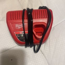 Milwaukee Charger 12 