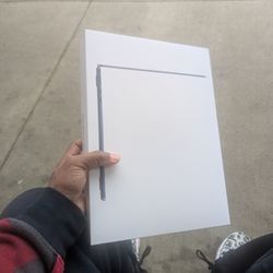 MacBook air 13.6inch retina m4 2025 16Gb ram 256Gb SSD battery 💯/100 6mes USO viene com box original y cargador original no trades