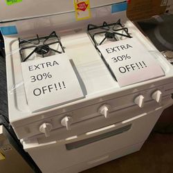 HOTPOINT RGBS330DRWW 30-in 4 Burners 4.8-cu ft Freestanding Gas Range Stove