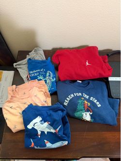 Boys 3T And 3T Lot - 4 T-shirts, 1 Christmas And 1 Jordan Sweatshirt