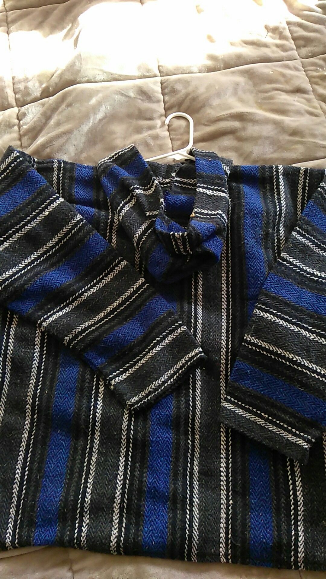 Awesome pull over Earth ragz brand size med