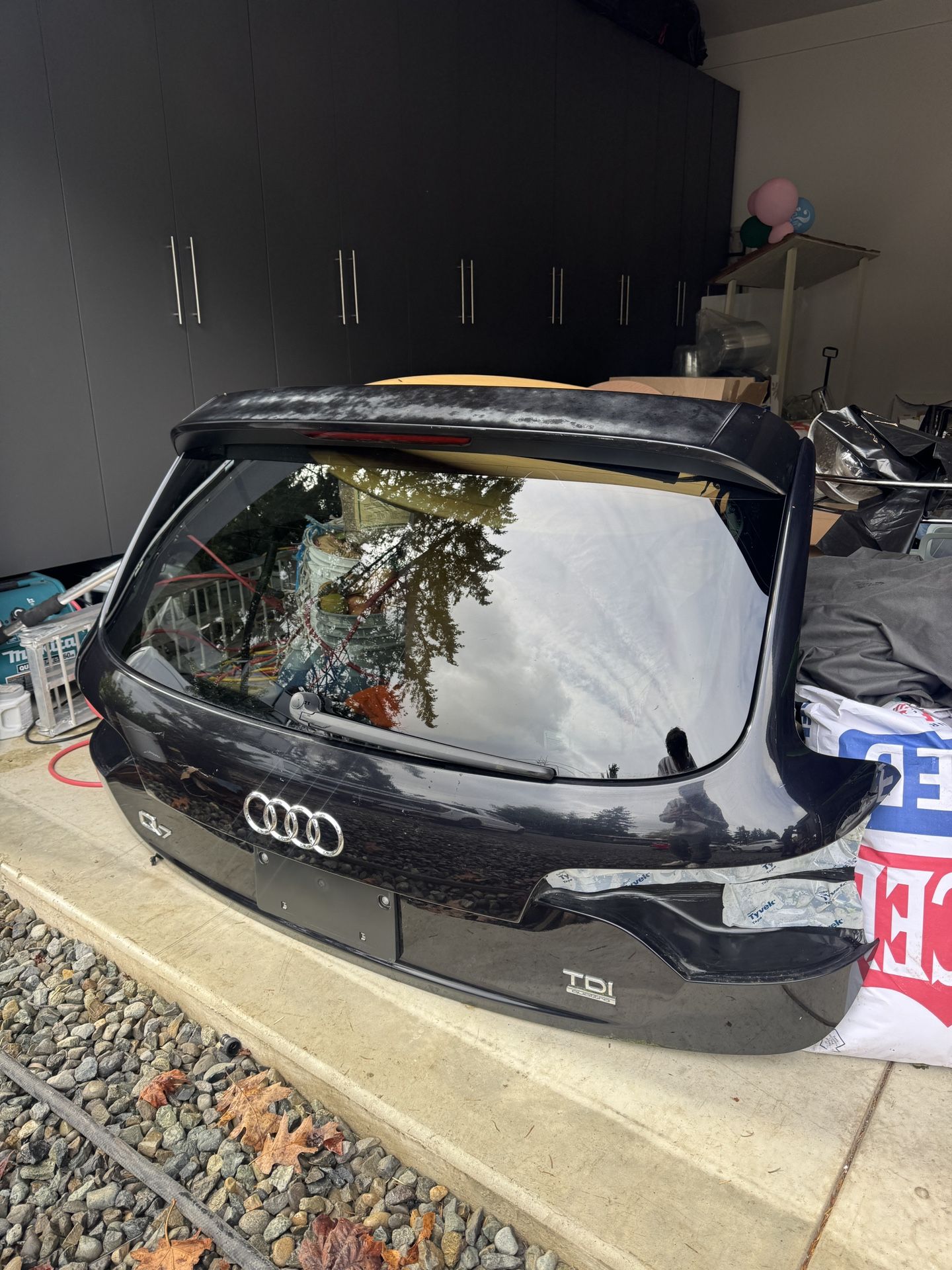 2010 Audi q7 tdi trunk lid with glass and windshield wiper motor