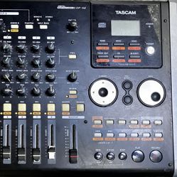 Tascam DP-02 Digital Portastudio Multitrack Recorder 8 Track CD Digital