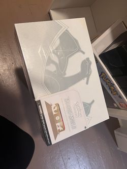 Pokemon Charizard Collectors Box