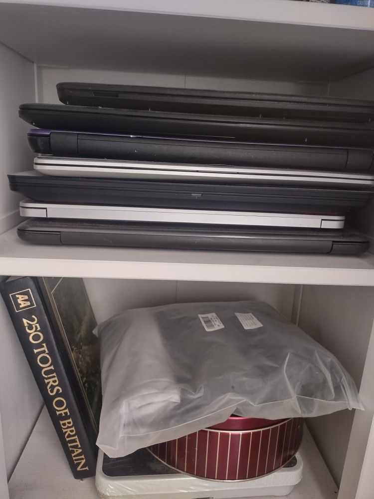 Bundle of laptop and power supply